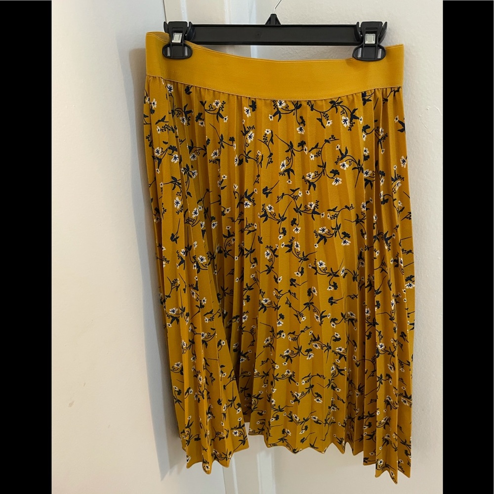 To the Knee Skirt